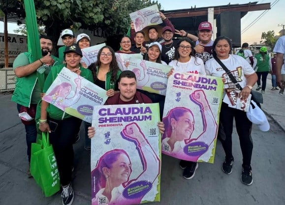 Jóvenes capitalinos marchan en apoyo a Claudia Sheinbaum 
