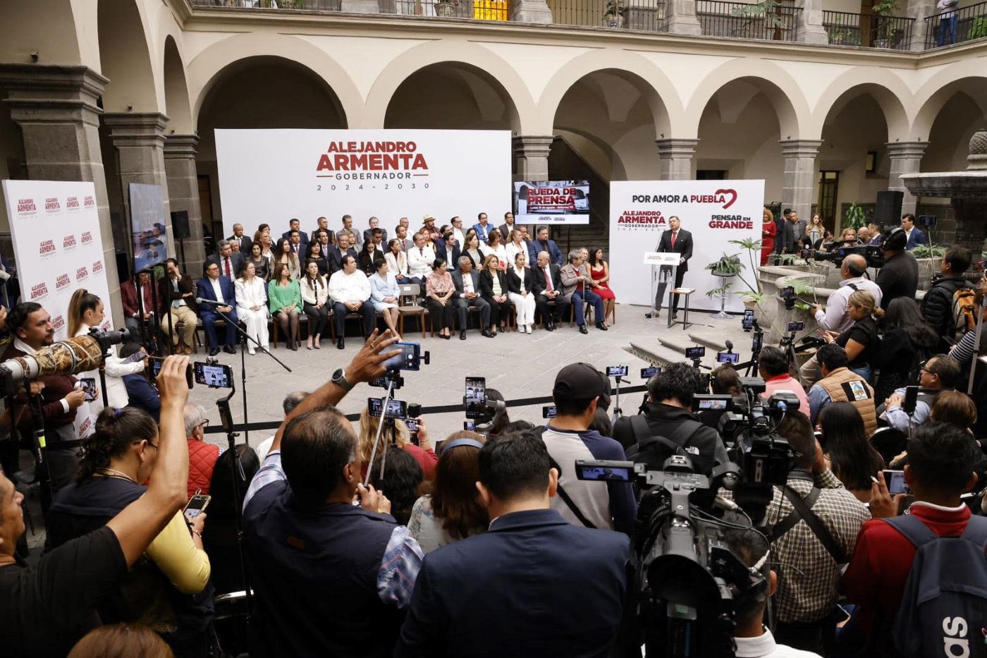 Alejandro Armenta presenta a la segunda parte de su equipo de gobierno en Puebla