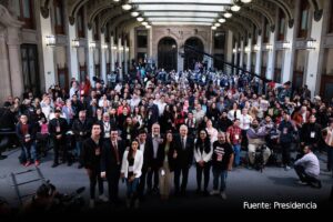 López Obrador recibe a medios independientes de México y el mundo en Palacio Nacional.