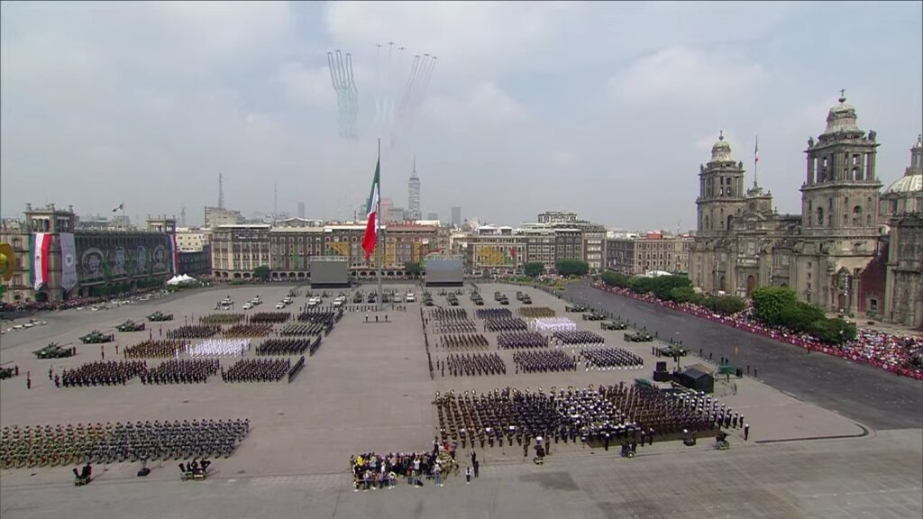 Histórico desfile militar de López Obrador: una despedida multitudinaria en el Zócalo