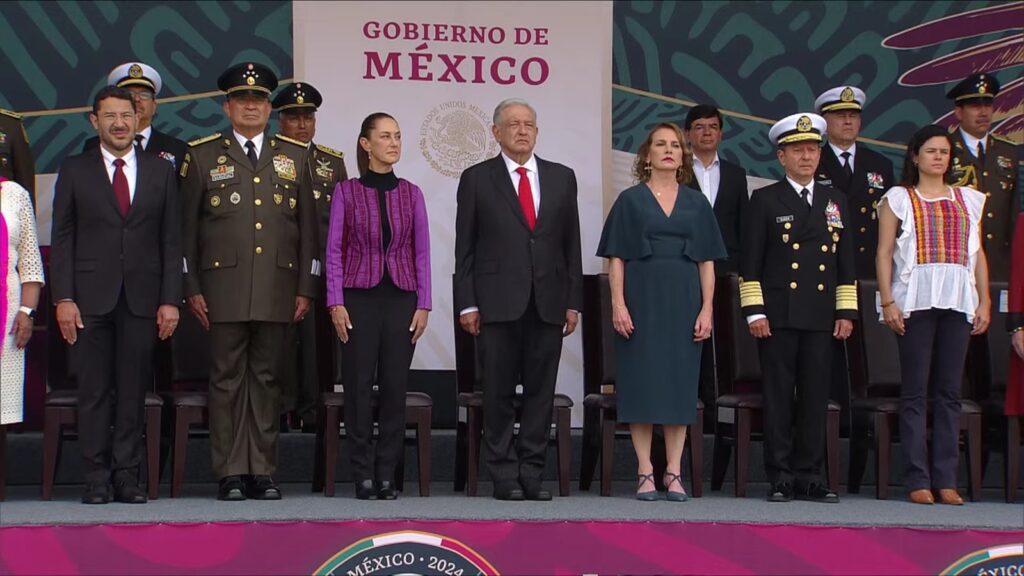 Histórico desfile militar de López Obrador: una despedida multitudinaria en el Zócalo