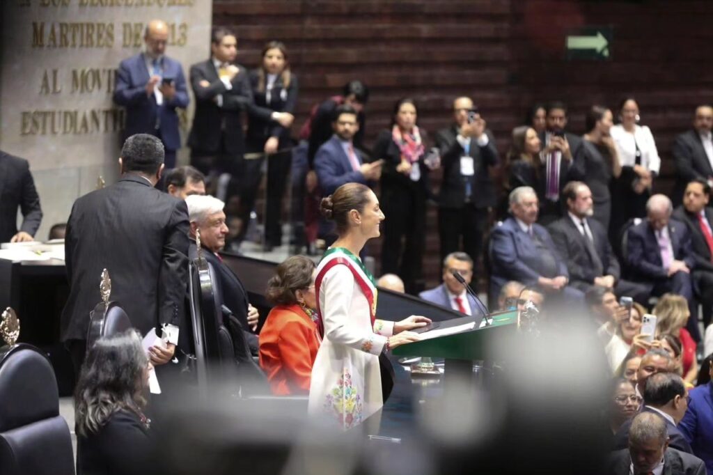 Claudia Sheinbaum hace historia al tomar protesta como la primera mujer presidenta de México