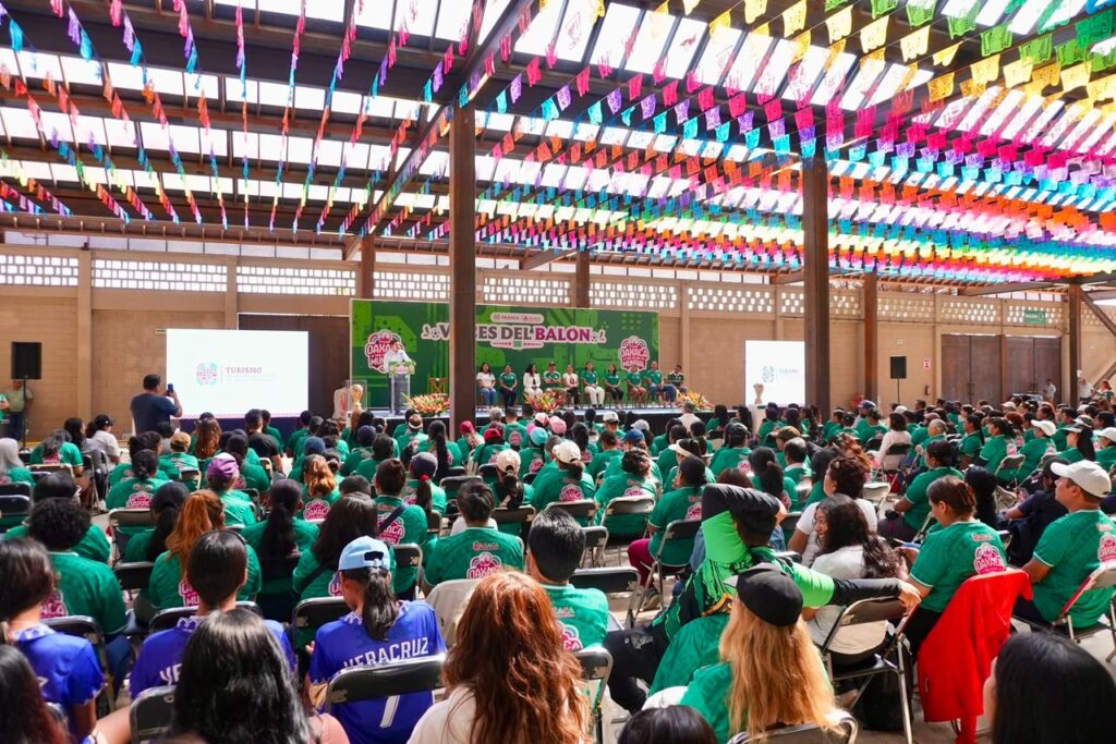 La cancha también es de ellas mujeres impulsan una nueva era del futbol en Oaxaca