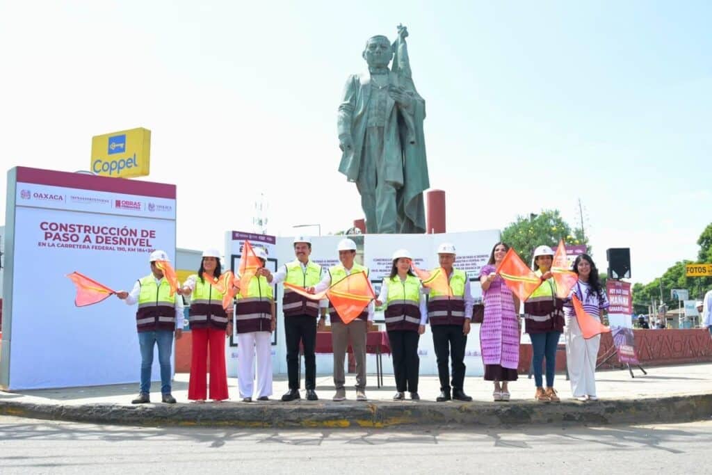 “Oaxaca se transforma” arranca Salamón Jara construcción de paso a desnivel sobre la carretera 190