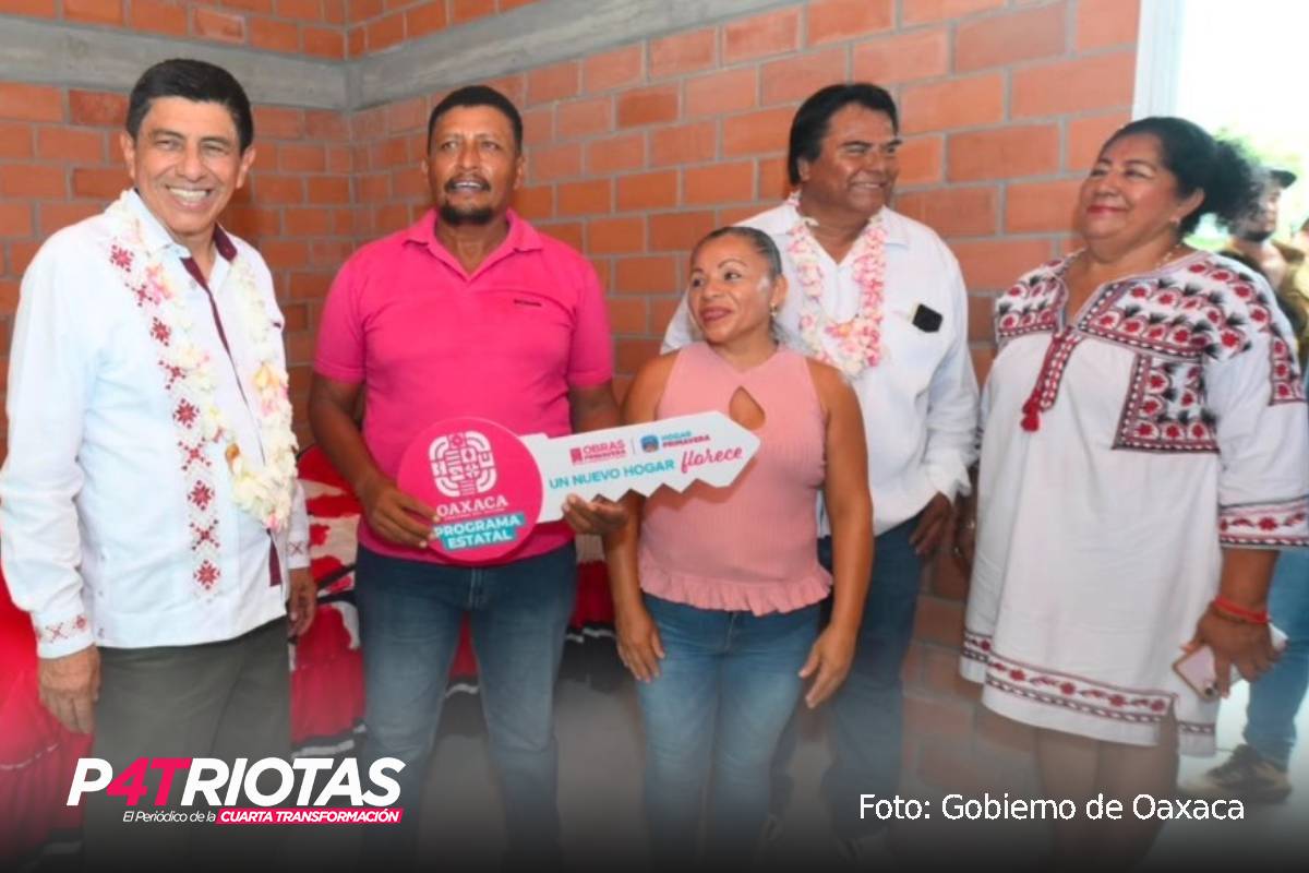 Cumple Salomón Jara con la entrega de vivienda a personas damnificadas en Oaxaca