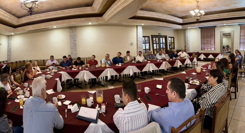 Escucha Tatiana Clouthier inquietudes de PYMES que denuncian presiones y extorsiones del Gobierno del Estado